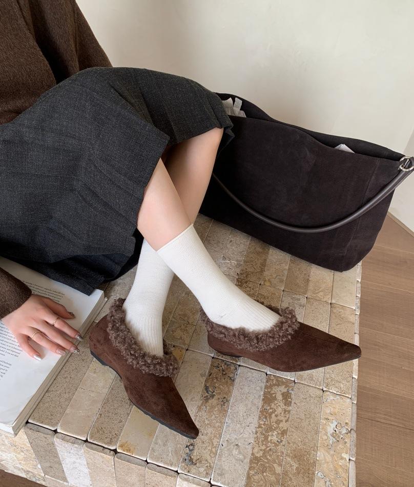 

New Mao Mao shoes for women s winter wear, new flat-bottomed pointed tip velvet warm new shoes, super hot and versatile Doudou shoes 40 темно-коричневого