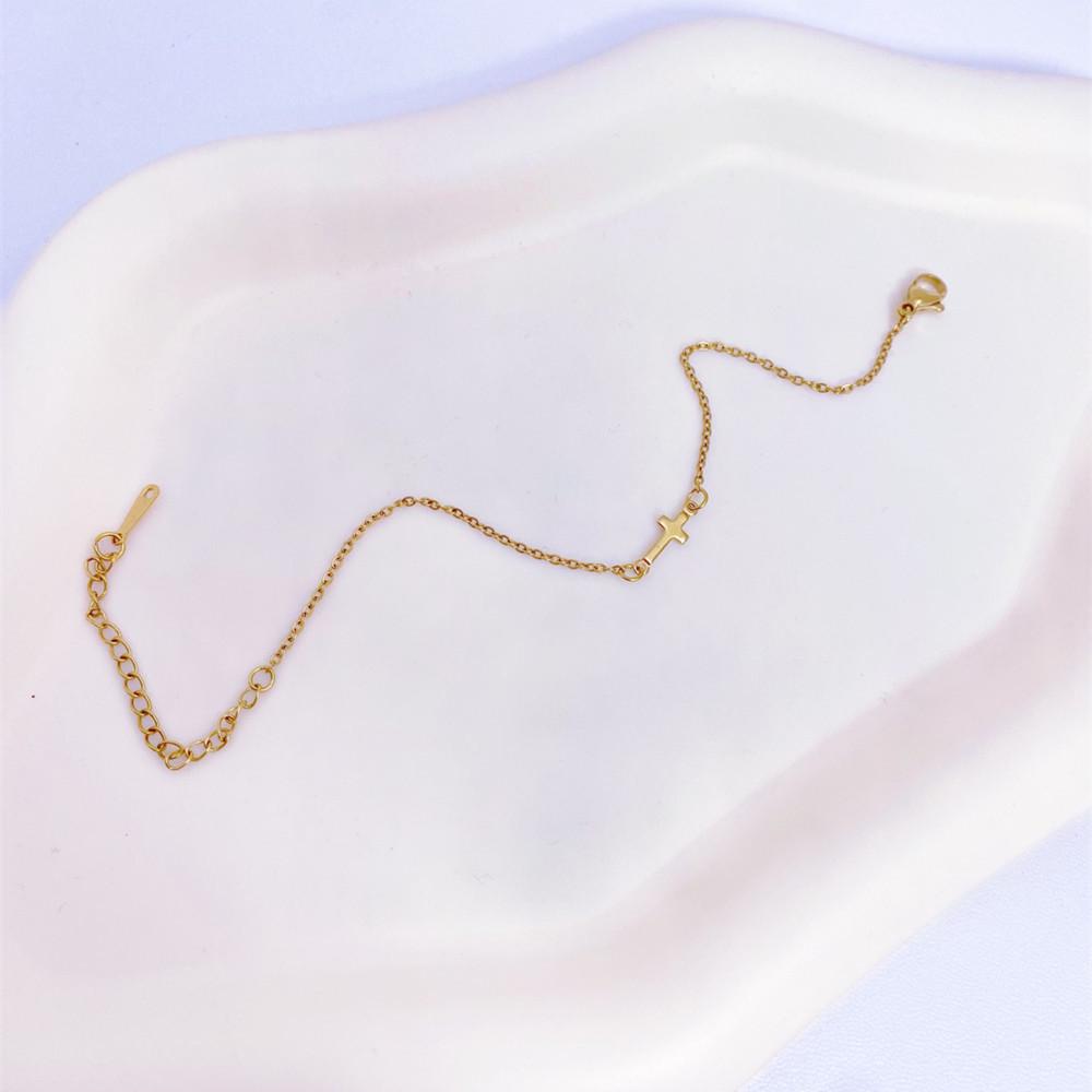 

European Style 18K Gold Plated Stainless Steel Women s Cross Bracelet - Small & Cute Hand Jewelry. золотий