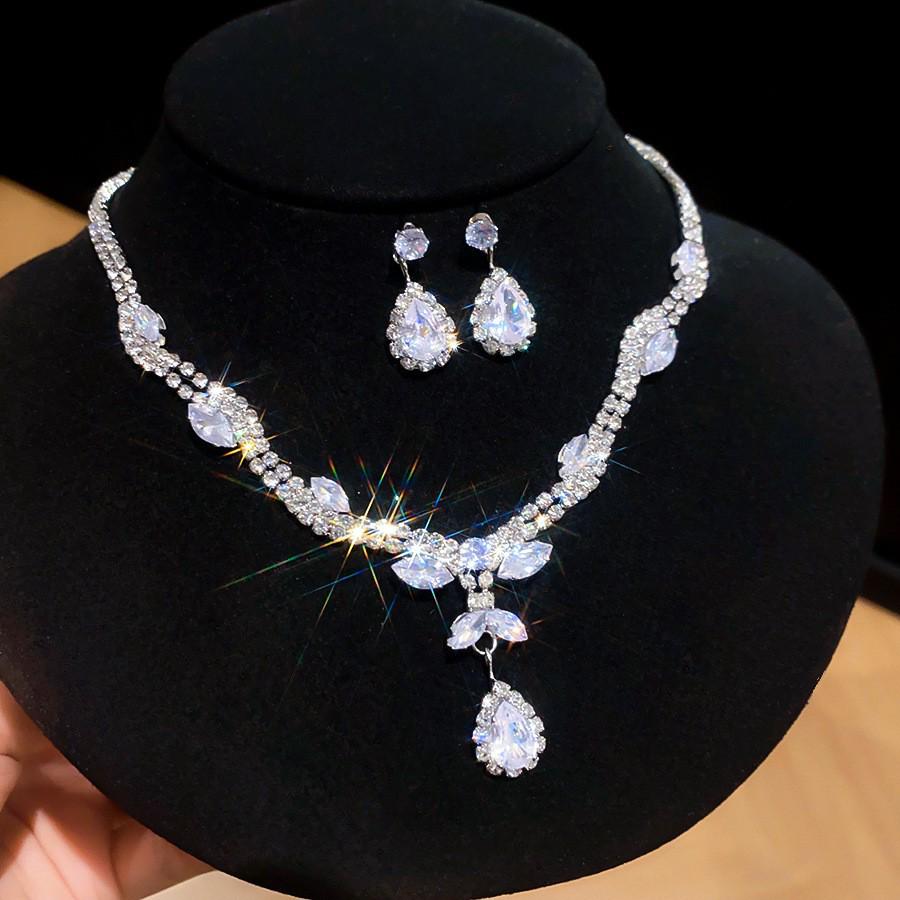 Set di Orecchini e Collana con Diamanti a Goccia: Lussuosa Collana Girocollo con Pendente Gioiello per Donna
