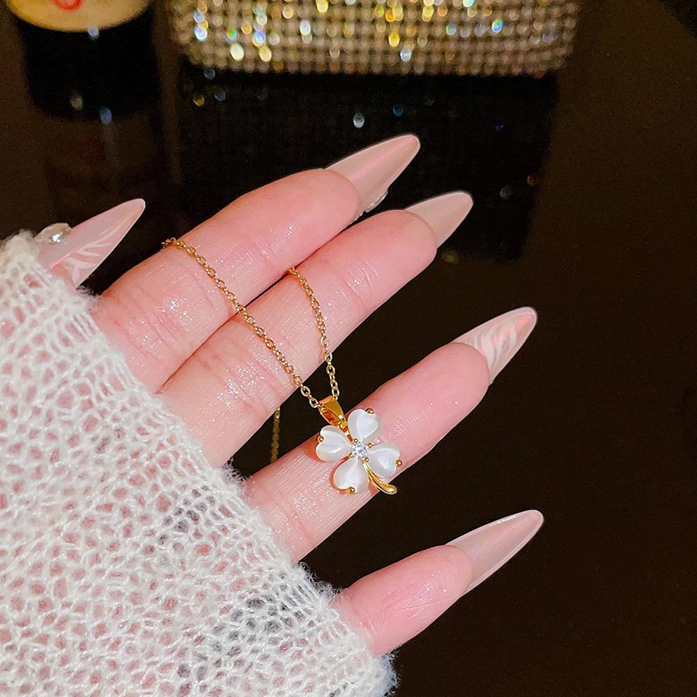 Fashion Light Luxury Titanium Steel Necklace Women'S High-End Pendant Sweet Temperament Collarbone Chain Does Not Fade Accessories
