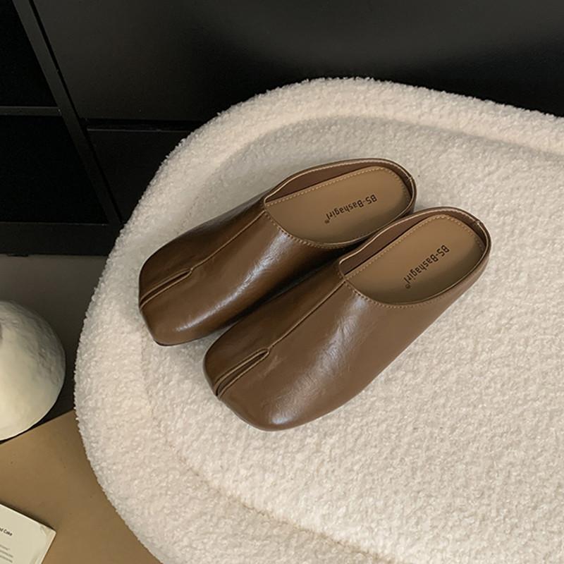 Fashion Bailamos Women Tabi Shoes Design Flats Women Sandals Cover Toe Slippers Soft Leather Flat Slippers Outdoor Slides Zapatos Mujer