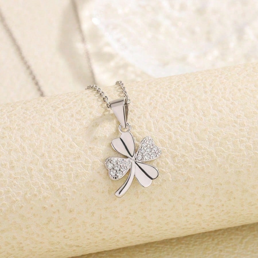 Lucky Clover Pendant Necklace Women's Light Luxury Niche Pendant Fashion Temperament Diamond Clavicle Chain