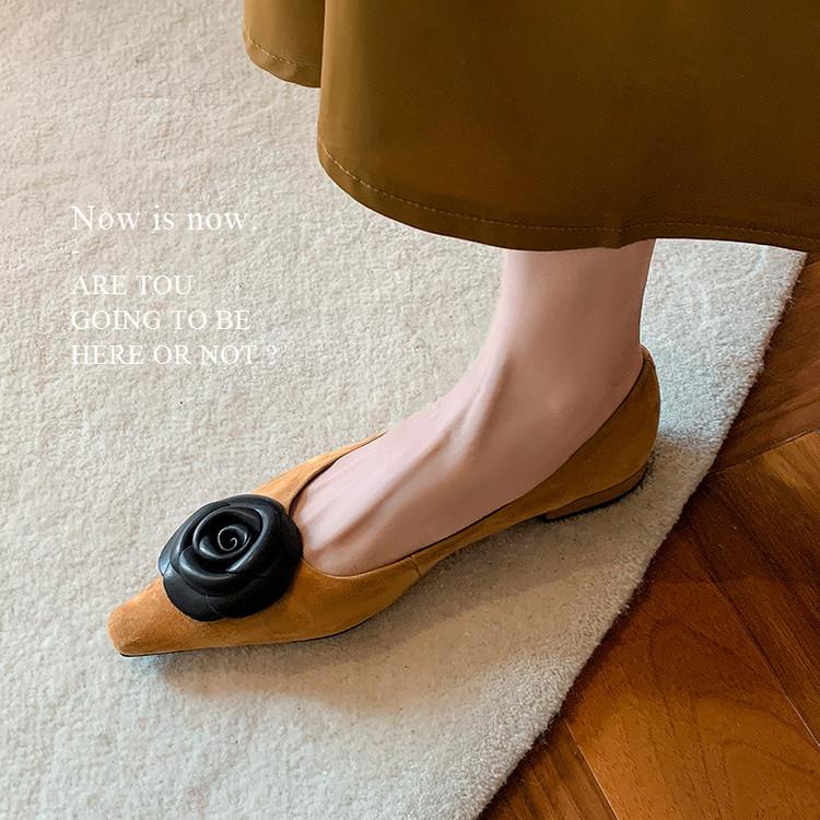 French retro black camellia low-heeled soft-soled single shoes for women's 2025 spring new gentle small fragrant flat shoes