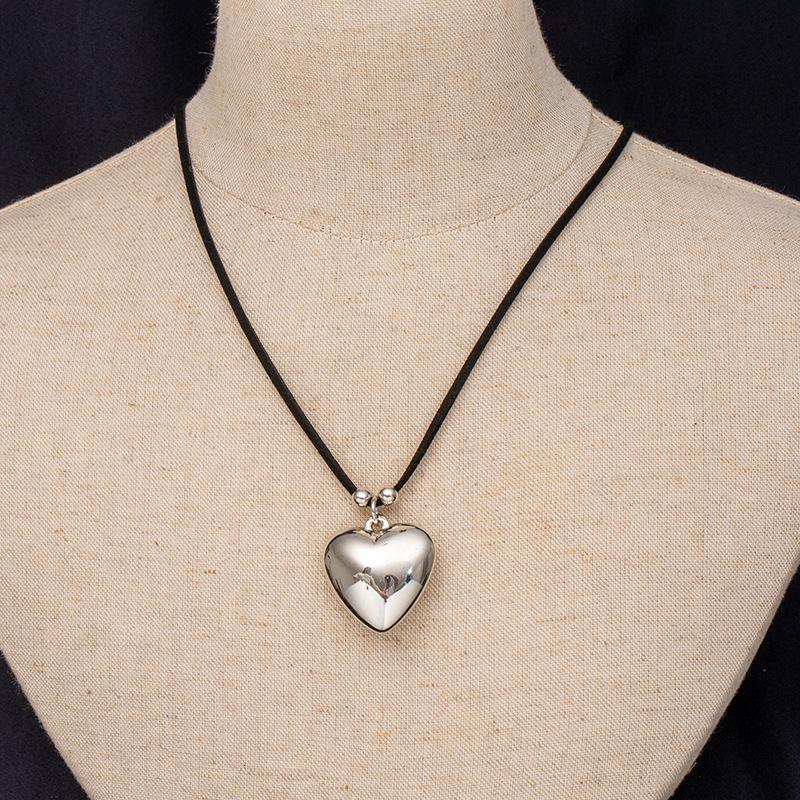 Korean Fever Love Pendant Necklace Adjustable Long Retro High-End Clothing Accessories Sweater Chain