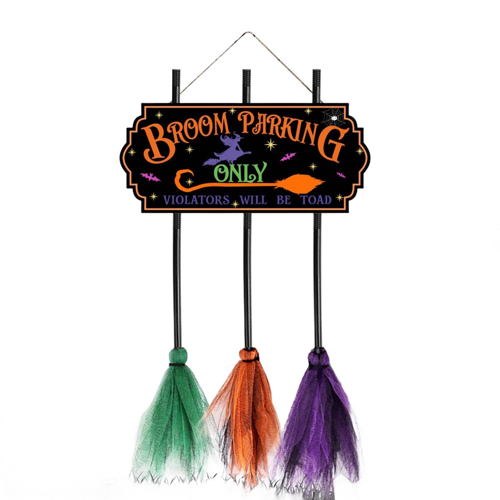 

Хэллоуинские украшения - Знак Парковка для метел с 3 деревянными ведьминскими метлами, создающий атмосферу, украшение для прихожей, подвесной знак, кухонный декор One Size
