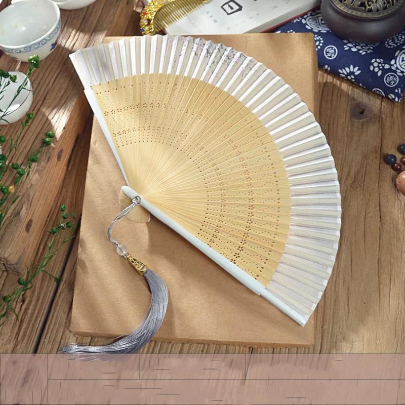 

Дамский веер Ханфу Новый китайский стиль Резной Ажурный Однотонный Складной Ручной Веер Портативный Женский Ципао Веер для Танцевальных Выступлений