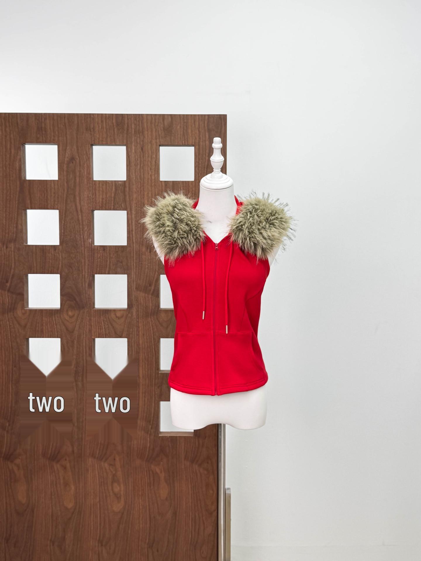 

Niche Design 25 A/W New Three-Piece Set: Detachable Fur Collar Hoodie, Top Vest, and Bell Bottom Sweatpants. Small