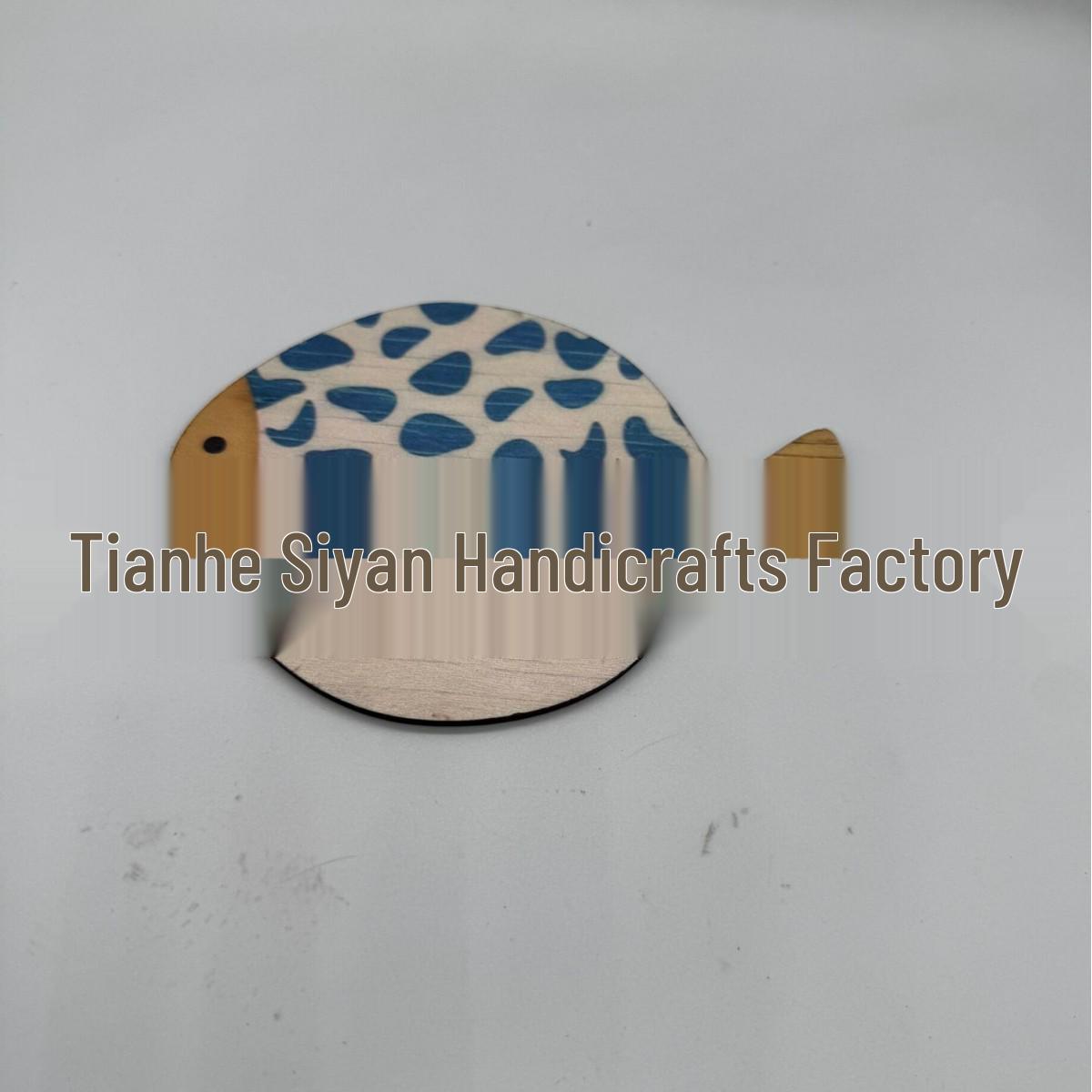 

Wooden Fish-Shaped Wall Pendant for Children s Room, Living Room, or Dining Room 13.5*9.7cm Thickness 4mm