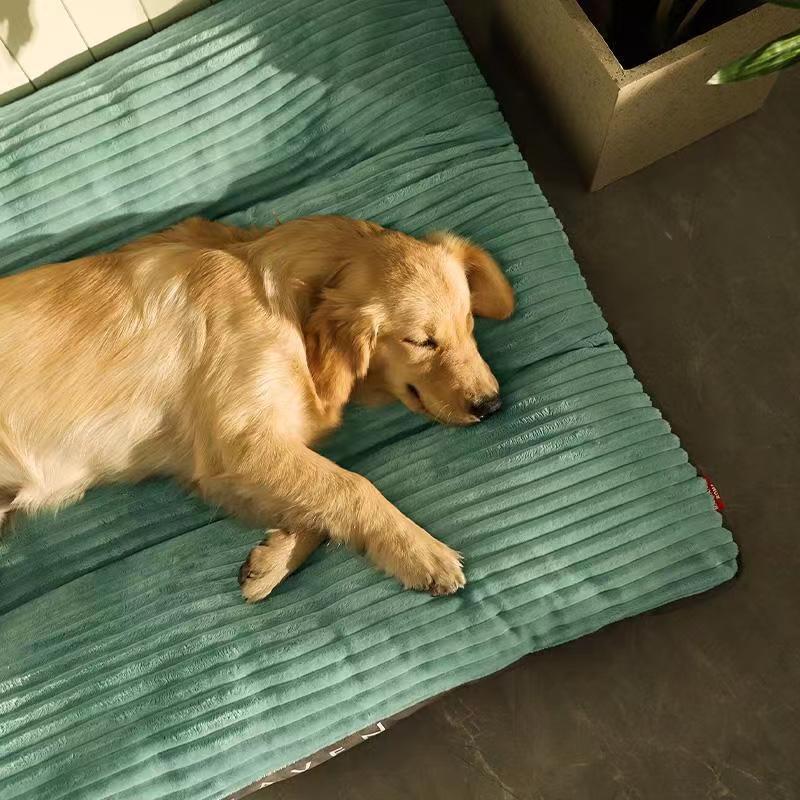 Four Seasons Universal Large Dog Bed: Removable, Washable, and Warm Sleeping Mat
