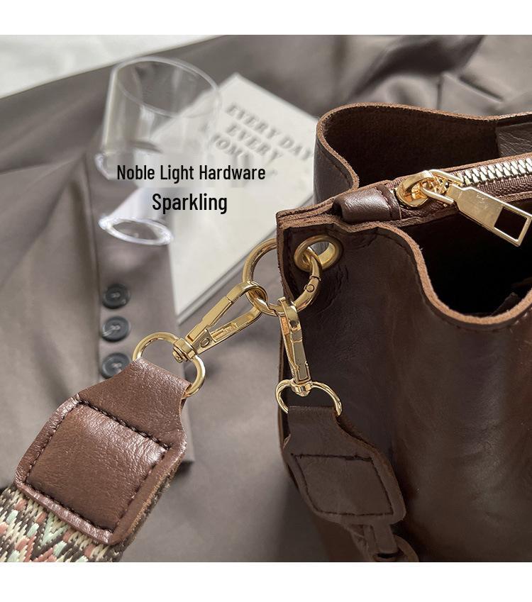 2025 Autumn/Winter Retro Crossbody Bucket Bag – Large Capacity, Trendy Niche Underarm Handbag