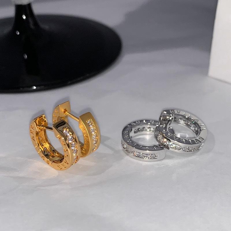 Versatile Earrings Women's Niche Design High-end Light Luxury Unique Gold Earrings, Plain Earrings, Men's Ear Buckles 2026