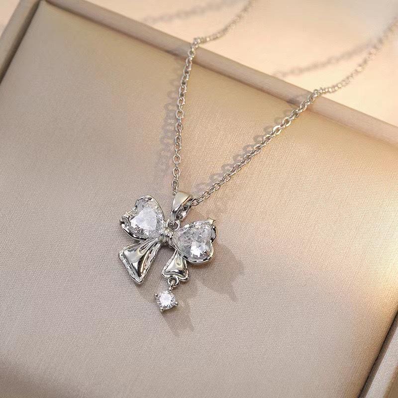 Butterfly Necklace with Color-Retaining Zircon - Fashionable, Versatile Women's Jewelry Accessory.
