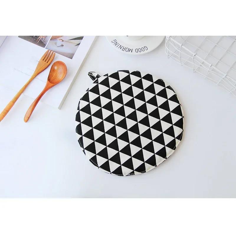 1 Piece Fashion Nordic Cute Cotton Non - Slip Yellow Gray Kitchen Cooking Baking BBQ Potholders Oven Mitts Microwave Gloves