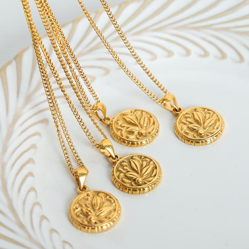 Simple Three-Dimensional Petal Round Brand Pendant Geometric Necklace Titanium Steel 18K Gold Versatile Personality Temperament Jewelry
