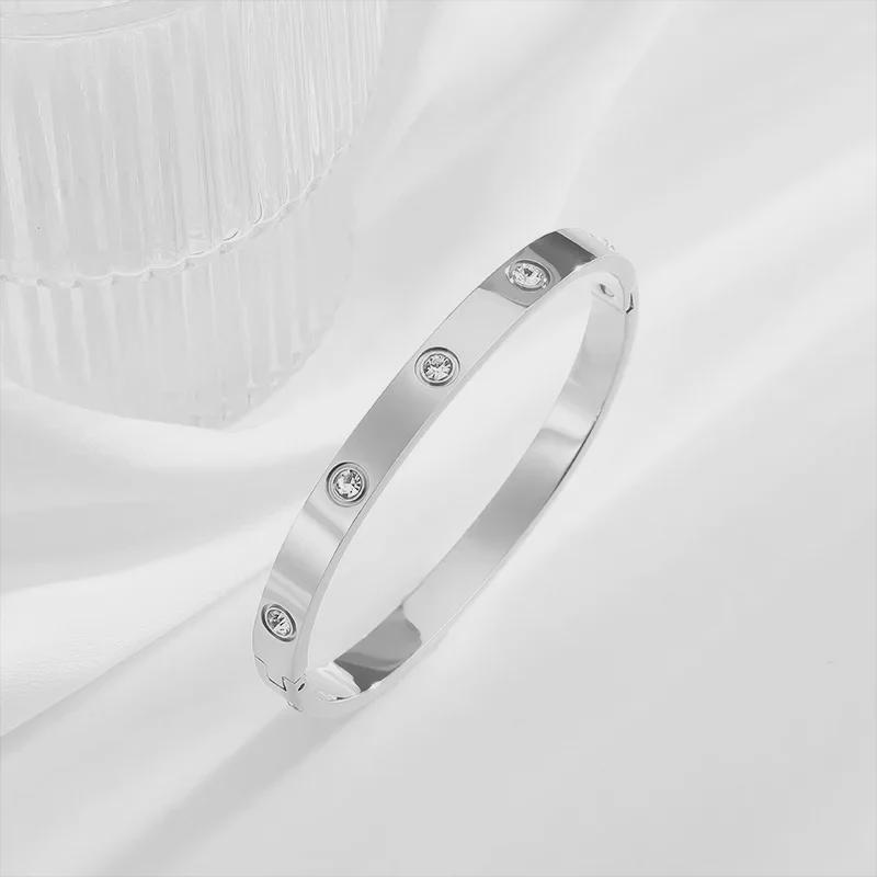 Elegancka bransoleta ze stali tytanowej wysadzana diamentami: Luksus i moda na najwyższym poziomie, galwanizowane 18-karatowe złoto, błyszczące, nieblaknące, wodoodporne.