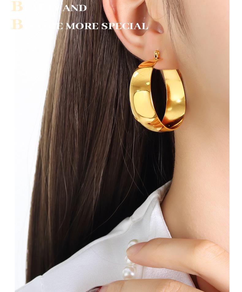 European-American Vintage Asymmetrical Round Titanium Steel Earrings for Women