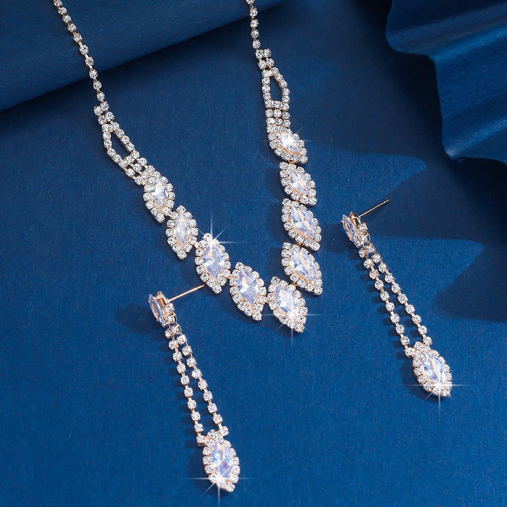 3PC Women's Fashion Waterdrop Leaf Necklace Earrings Zircon Set Suitable for Wedding, Party, and Festival Gifts