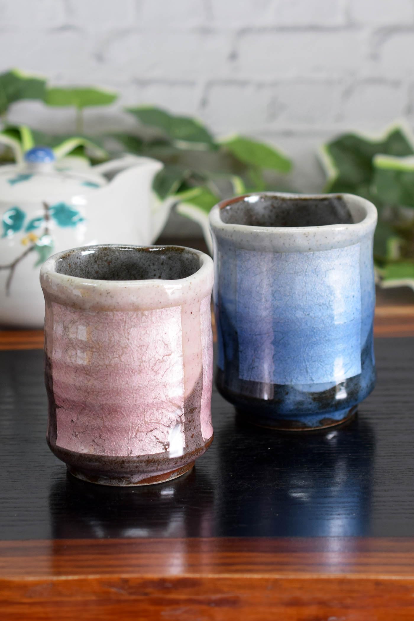 

Waza no Kura Stylish Pair of Kutani Ware Teacups, Silver-Glazed, Ceramic, Japanese Tableware, Made in Japan, Perfect Gift for Wedding Anniversaries, 6
