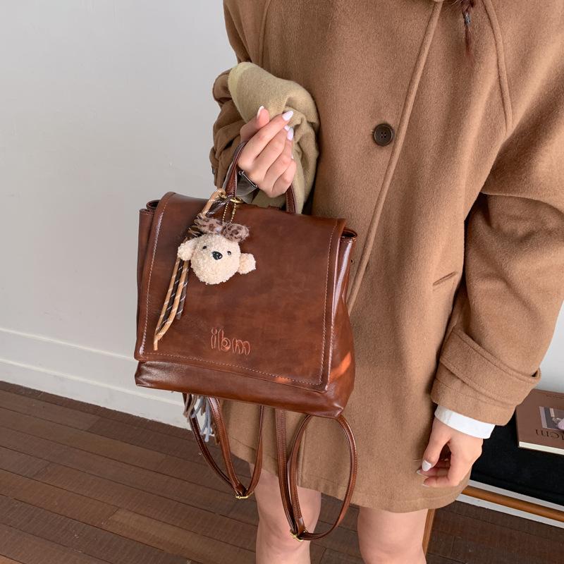 Oily leather retro women's backpack 2025 new fashion commuting versatile backpack exquisite small schoolbag travel bag