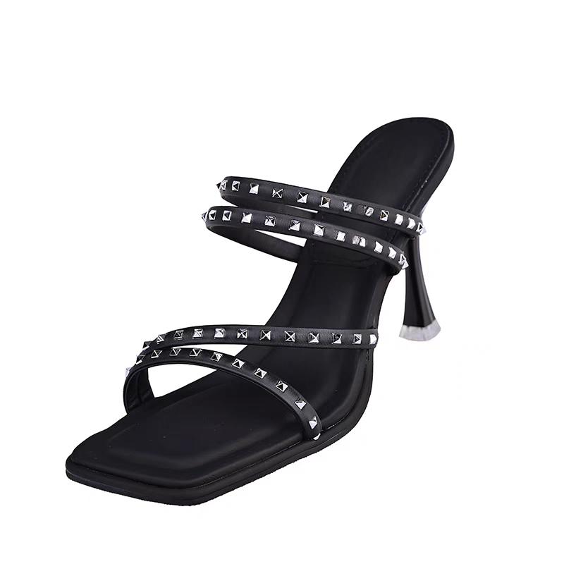 Sandales Stilettos Tendance Tempérament Été Nouveau Bout Carré Rivet Boucle Métallique Ensemble Pied Antidérapantes Chaussures à Talons Hauts pour Femmes