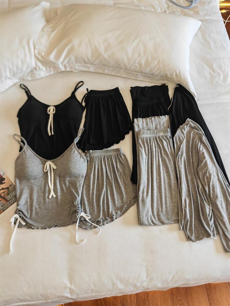 Pigiama da donna con coppe al seno: Set di Tre Pezzi per Primavera, Autunno e Inverno - Stile Chic e Confortevole