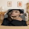 Kpop BBTS Kim Tae Hyung V Flanelldecke Weiche Warme Überwurfdecke für Schlafzimmer Wohnzimmer Bett Reise Camping Picknick Geschenk Kind
