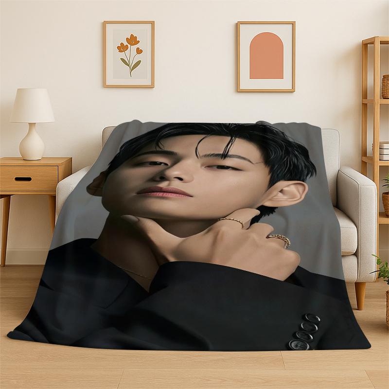Kpop BBTS Kim Tae Hyung V Flanelldecke Weiche Warme Überwurfdecke für Schlafzimmer Wohnzimmer Bett Reise Camping Picknick Geschenk Kind
