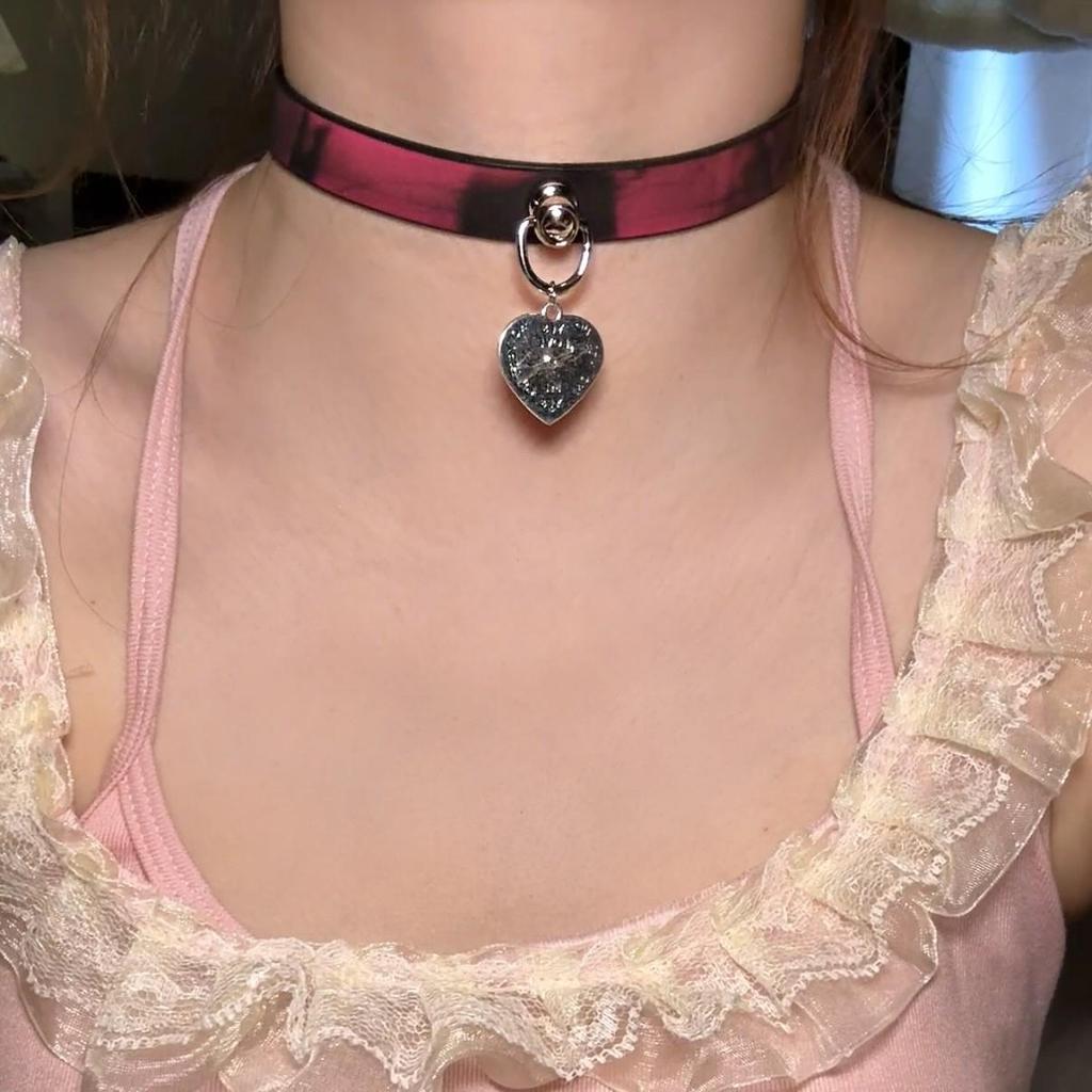 Chique Pittige Meisje Leren Bel Choker Ketting – Uniek Minderheidsontwerp