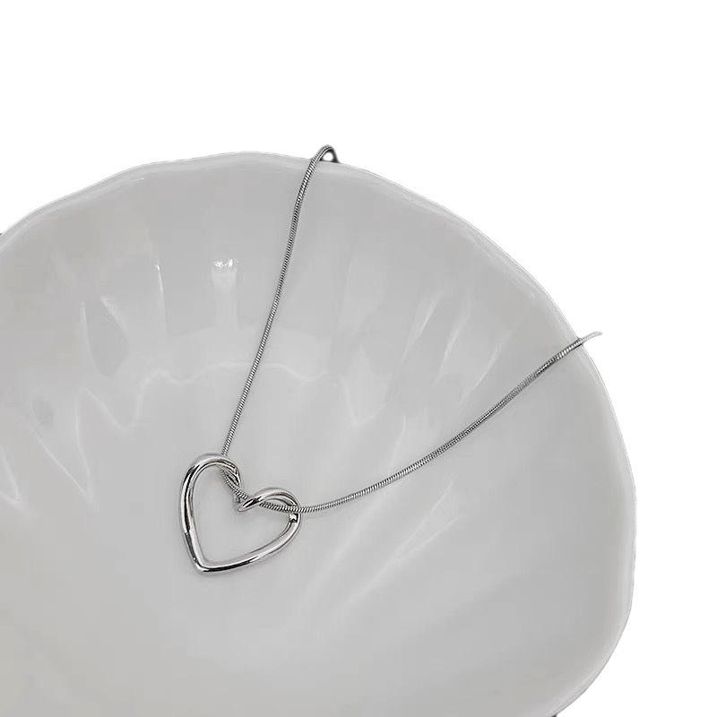 Hollow Peach Heart Necklace Female Tide Sweet Spice Girl Student Simple Collarbone Chain Design Feeling Neck Chain