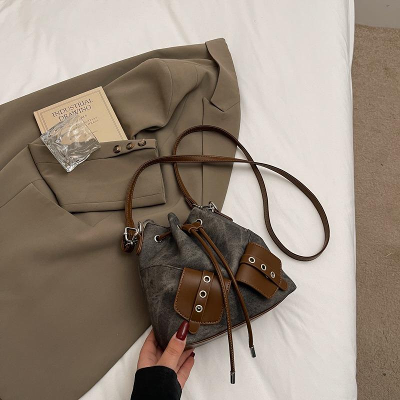 Retro small bag women's summer new fashion niche messenger bag is now popular bucket bag