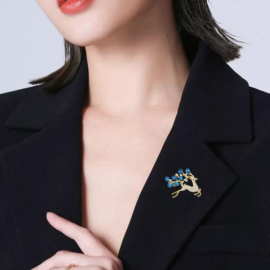 Women Brooch Small Deer Design Stable Pin with Rhinestone Inlay Dazzling Sweater Suit Coat Dress Badge Outfit Accessory