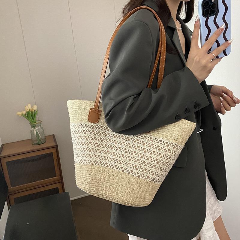 Large Capacity Woven Straw Bag Women's New Popular Tote Bag Seaside Vacation Beach Bag
