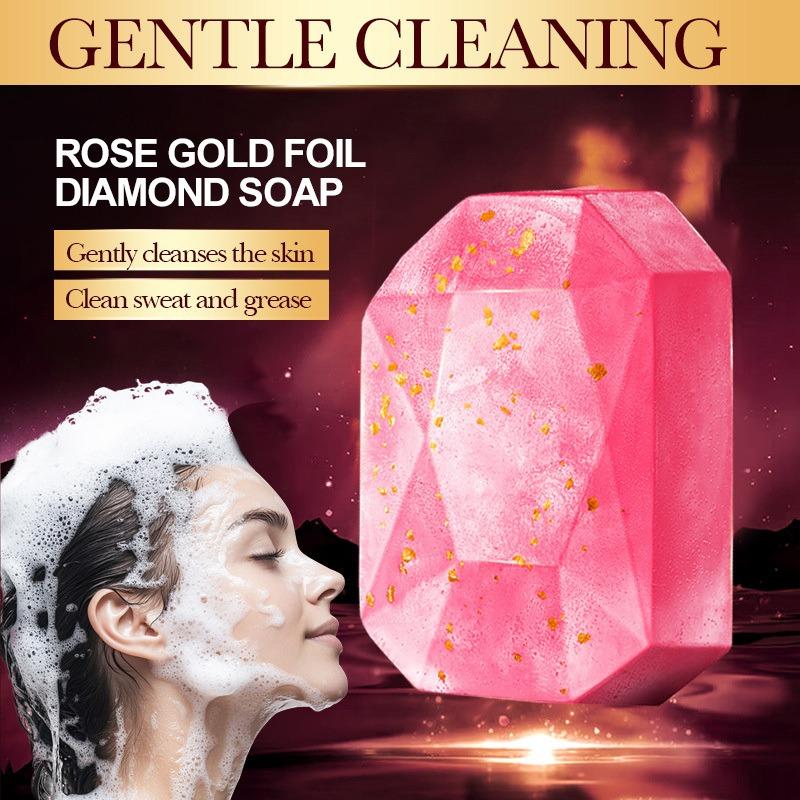 Le savon artisanal à l'huile essentielle Gold Foil Diamond nettoie la peau de la saleté et des impuretés et a un parfum longue durée. Convient à tous les types de peau