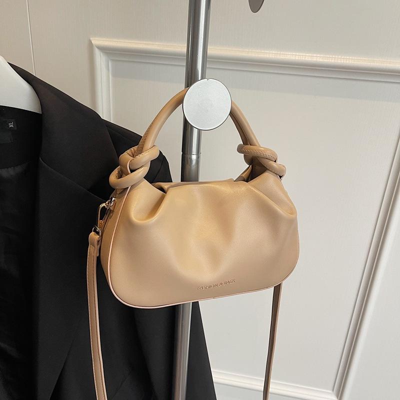 Korean version of fashionable portable women's bag 2025 spring new simple pleated small square bag versatile shoulder messenger bag