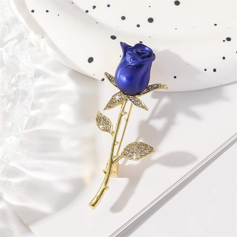 

Creative Beautiful Rhinestone Rose Flower Brooches for Women Lady Elegant Flower Pin Summer Wedding Party Valentine s Day Gift синий