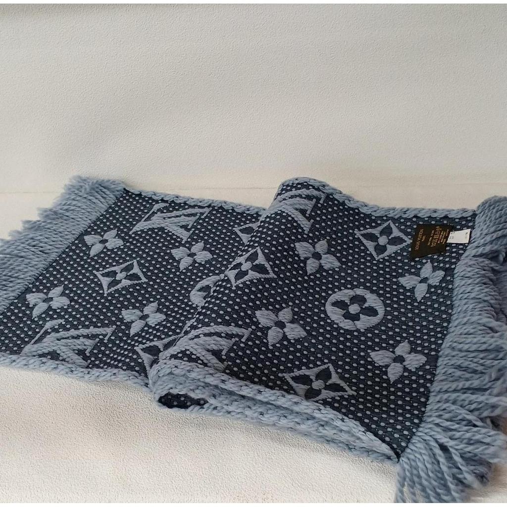 Used LOUIS VUITTON Light Blue Condition A Scarf