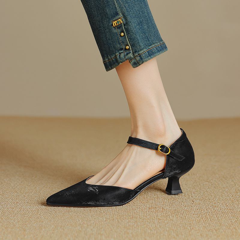 Krazing Pot Piele plenară cu vârf ascuțit Tocuri subțiri cu curele cu cataramă de toamnă Pantofi de vară femei pantofi