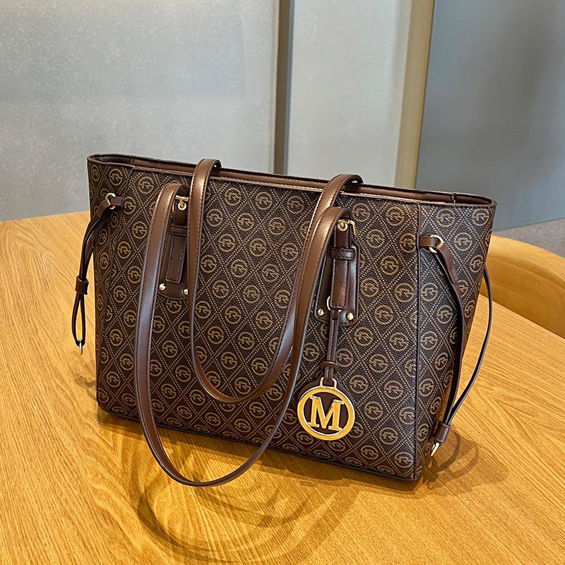 Simple Commuting Handbag for Women, Versatile Summer Fashion, Large-capacity Travel Single-shoulder Bag, Tote Bag