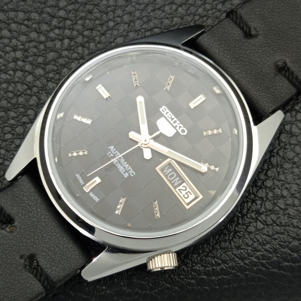 MENS VINTAGE SEIKO 5 AUTOMATIC REFURBISHED JAPAN BLACK DIAL WATCH A440428-4 Sk-a440428