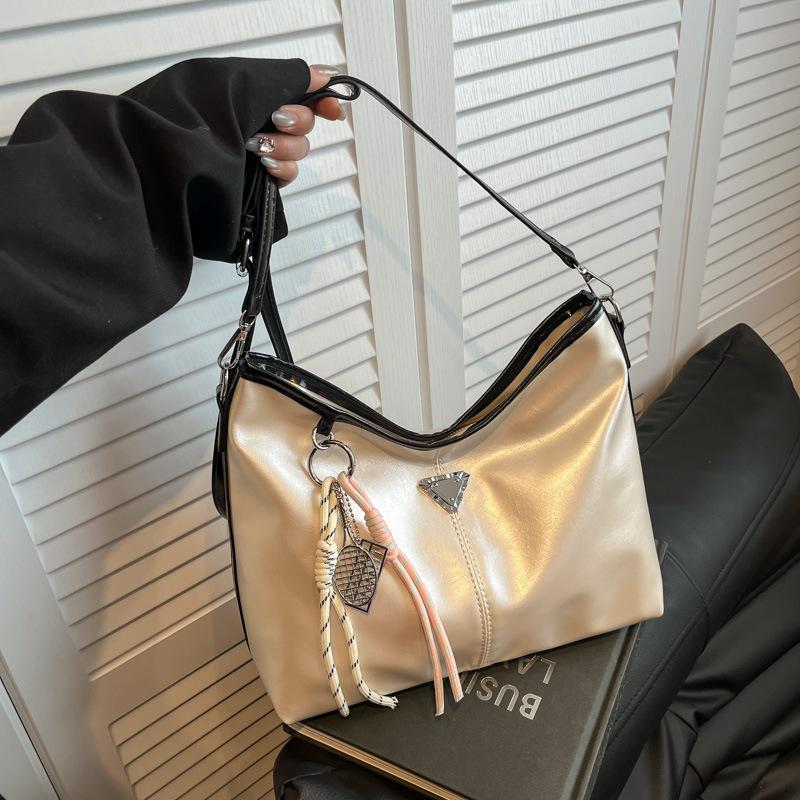 Casual Large-capacity Bag Women's New Versatile Fashion Messenger Bag Commuter Tote Bag