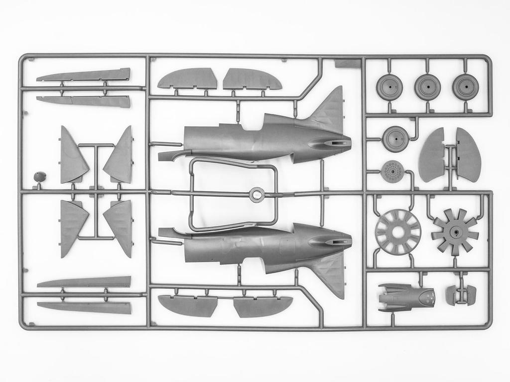 ICM 1/32 Soviet Air Force Polikarpov I-16 Type 10 Plastic Model Kit 32004