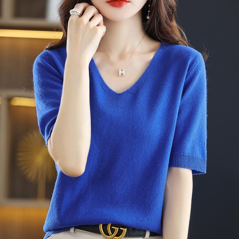 Five-Sleeve V-Neck Knitted Sweater for Women - Loose Casual Korean Style Half-Sleeve Top
