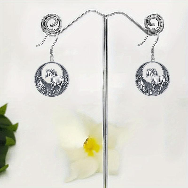 Výbušné personalizované a módní retro náušnice s přívěskem lesa a koně