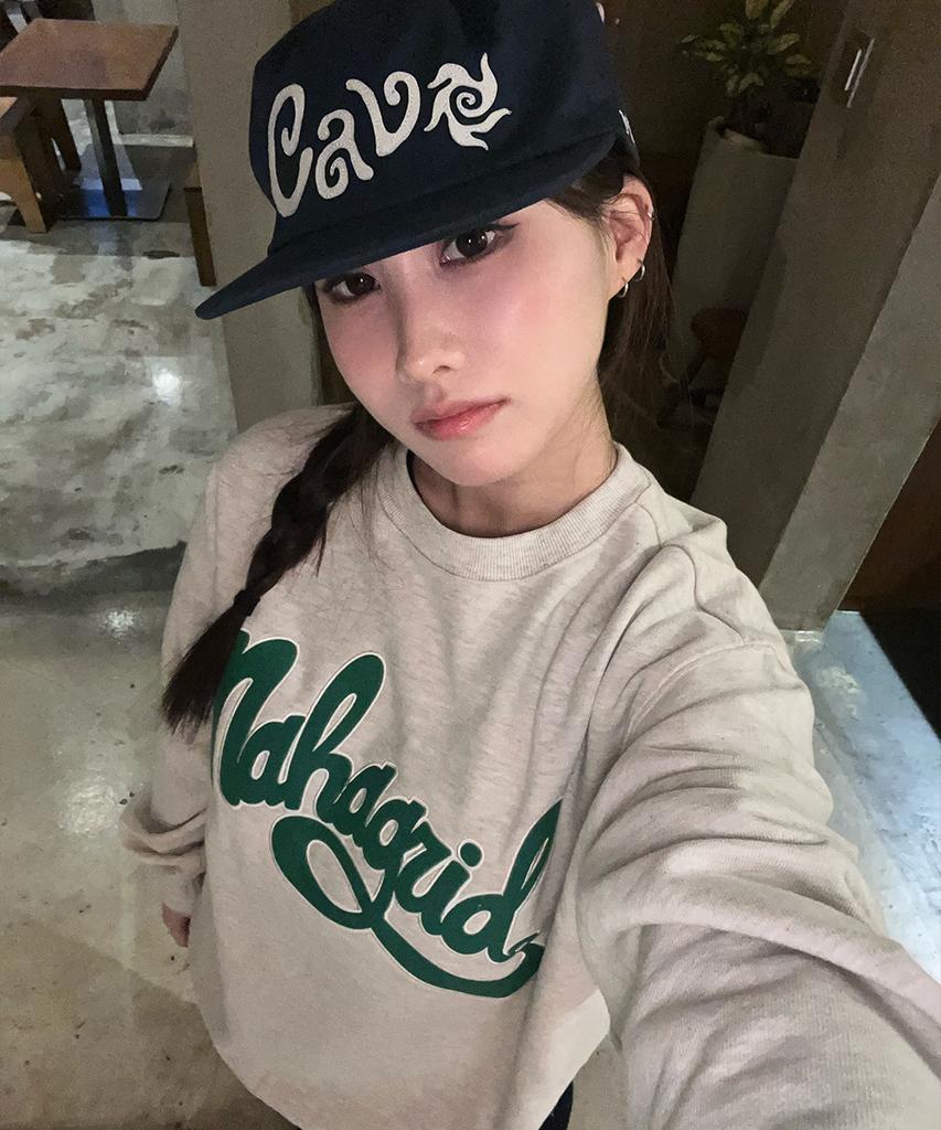 MAHAGRID Curved Logo Sweatshirt Navy(Mg2Dsmm440A)