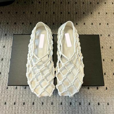 Niche Designer Hollow Woven Mesh Pig Cage Shoes 2025 New Low Heel Flat Bottom Round Head Sandals Summer Single Shoes Women