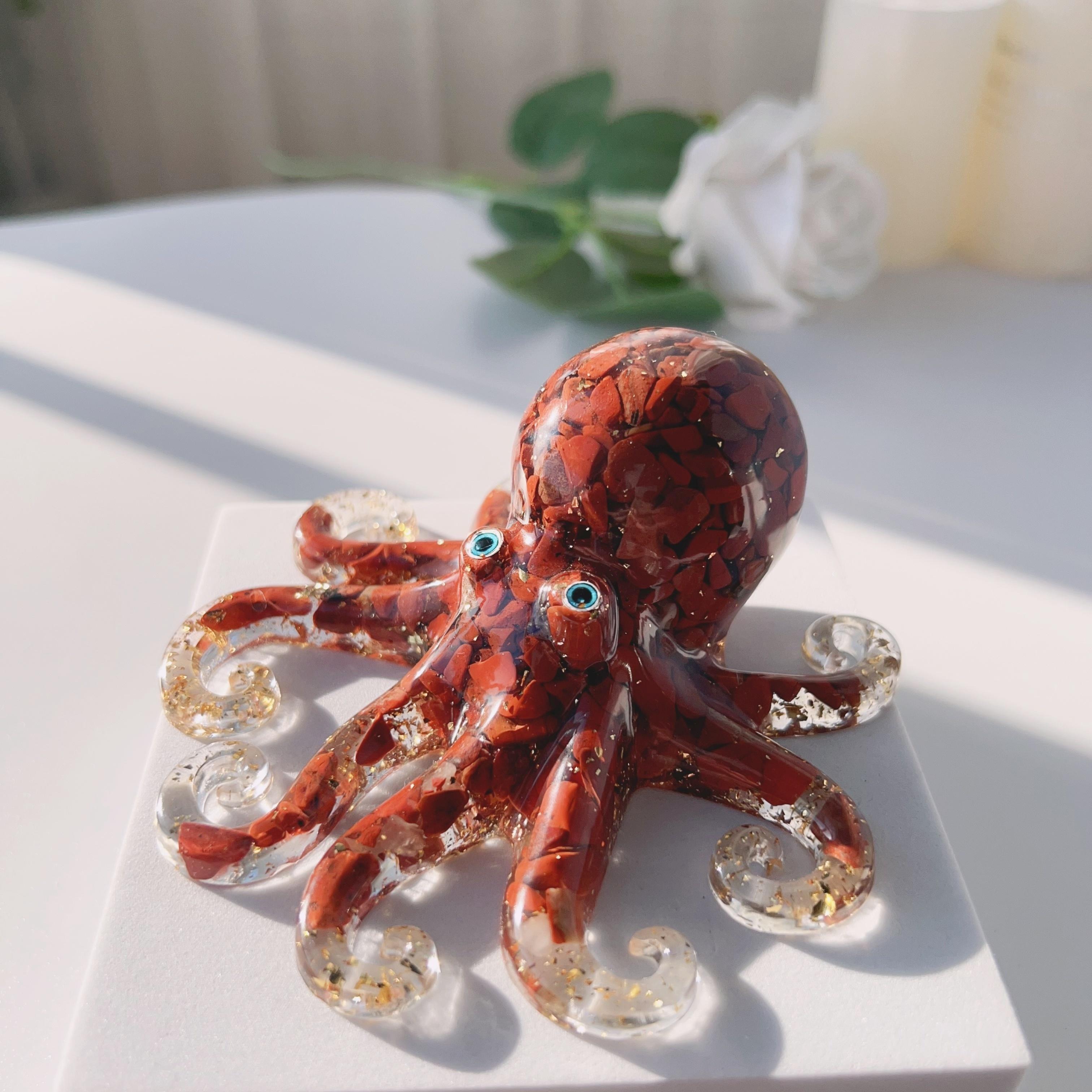 

A Cute Crystal Octopus,a Decorative Gift Shaped Like An Octopus Made of Crystal Resin, Perfect for Adding A Touch of Ocean Magic To Your Holiday Decor 1pc