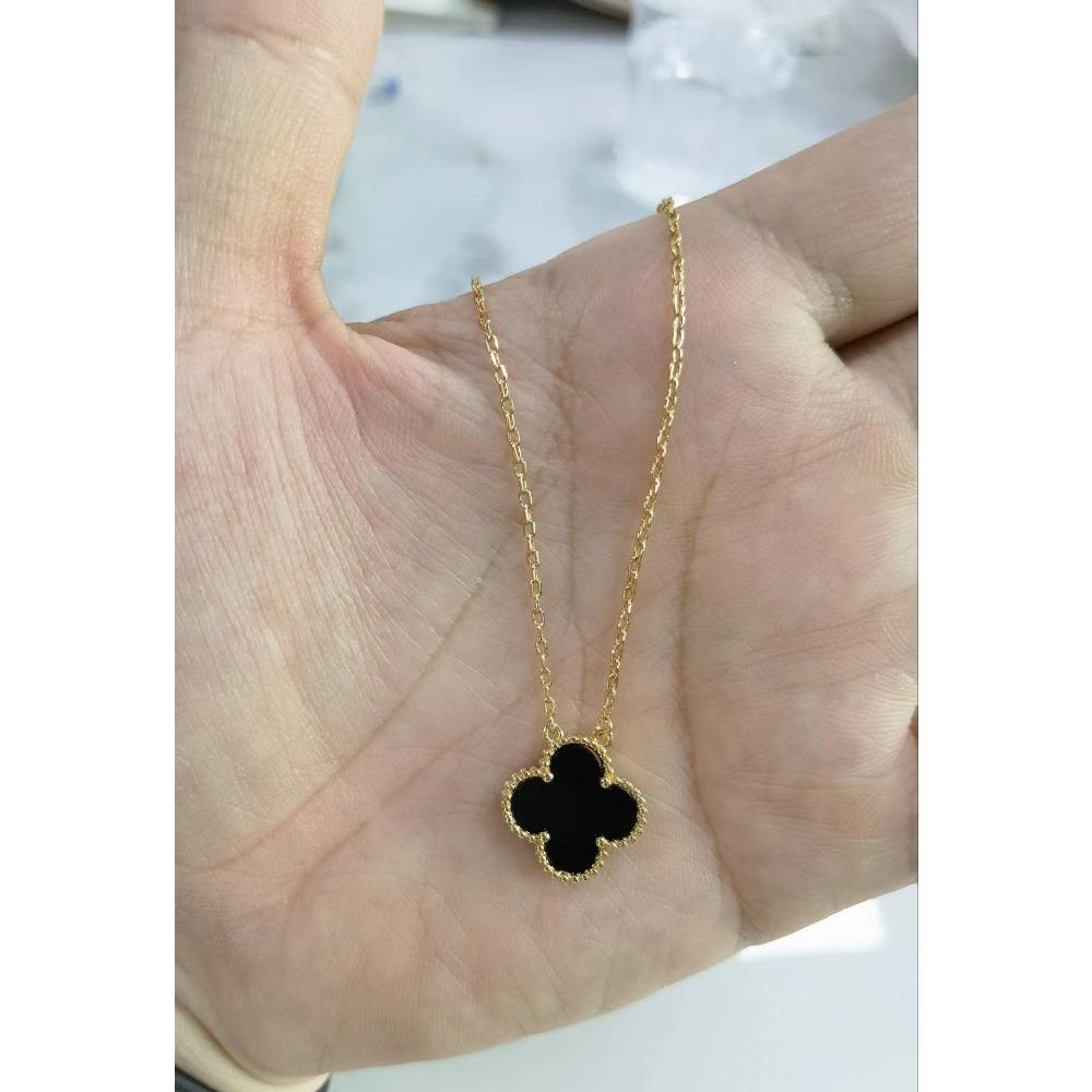 High-end Four-leaf Clover Necklace for Women 18K Rose Red Chalcedony Agate Natural White Shell Pendant Clavicle Chain