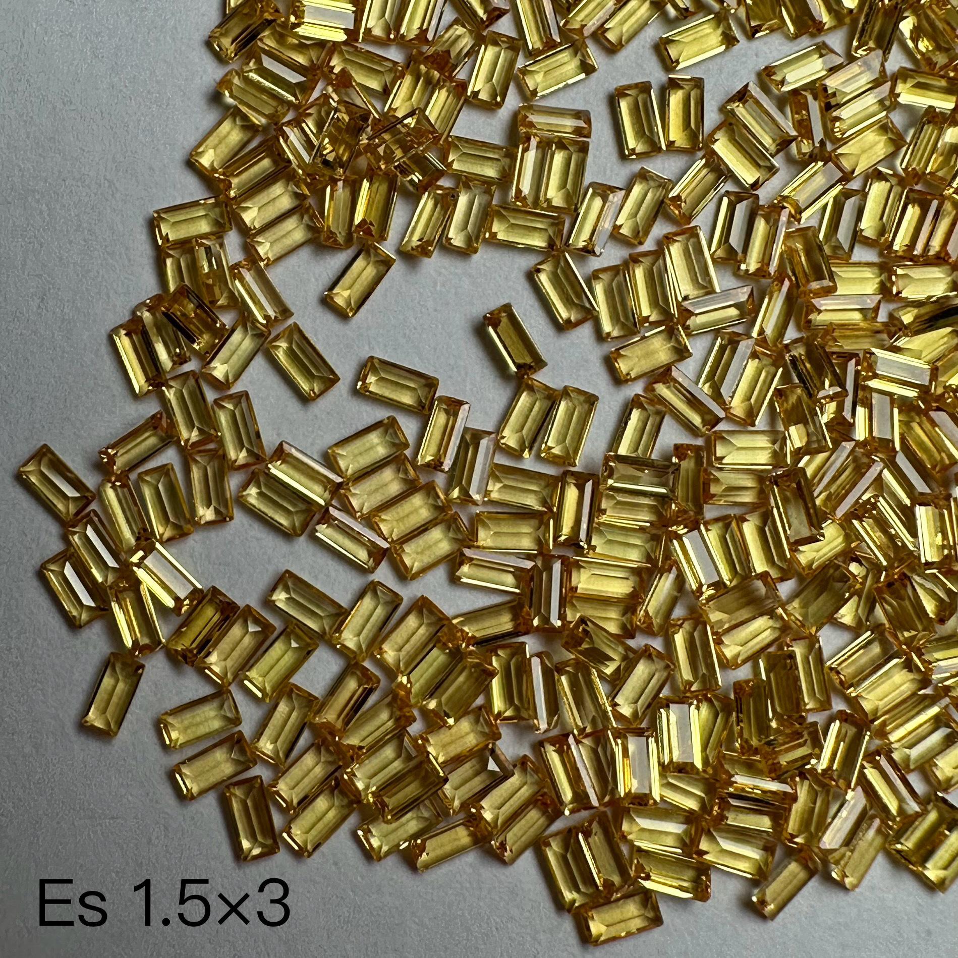 

Прямоугольный натуральный желтый сапфир в наличии для продажи или дропшиппинга 1.5*1.5 cm