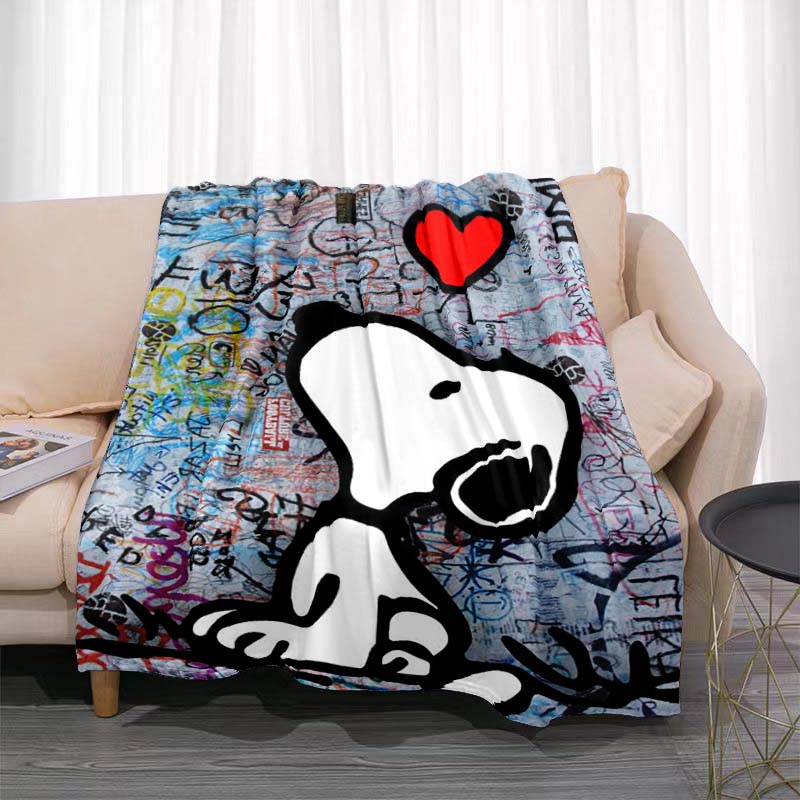 Cute Snoopy print soft and warm blanket, perfect for naps, sofas, beds, camping trips, the office, birthday and holiday gifts.