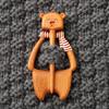Niche sweater brooch, wooden animal autumn and winter scarf, shawl pin, three-dimensional clothes modeling cartoon fixing buckle